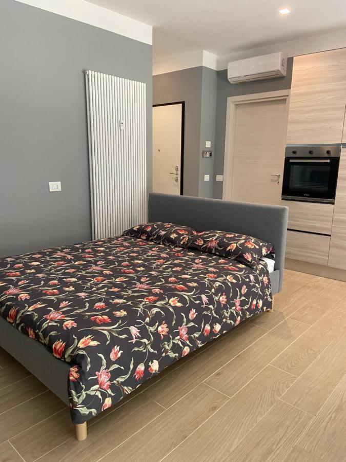 شقة Casa Di Laura Mono E Bilo Di Fronte Ospedale San Raffaele سغراتي المظهر الخارجي الصورة